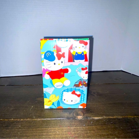 McDonald’s 2024 hello Kitty cup never used - Picture 2 of 9